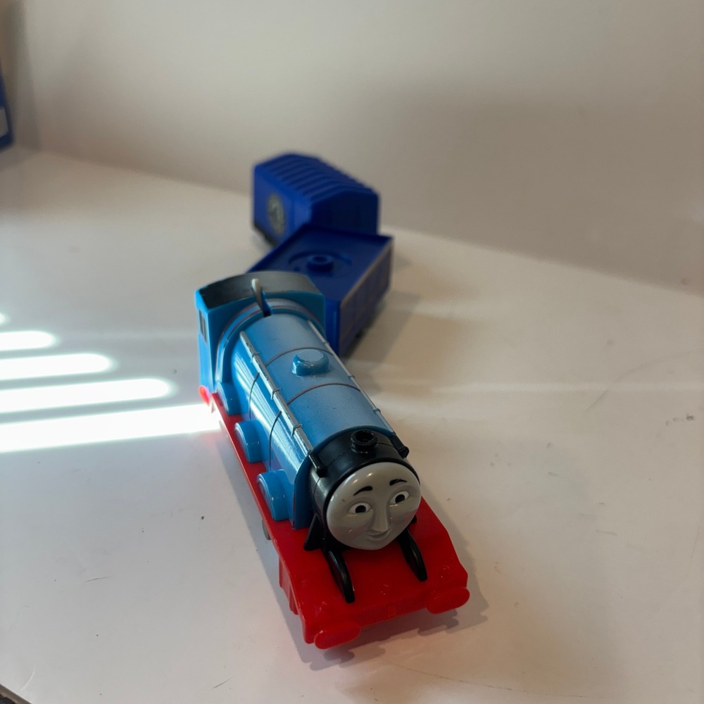 Thomas & Friends TrackMaster Gordon Motorized Engine Blue Cargo Cars Train Set